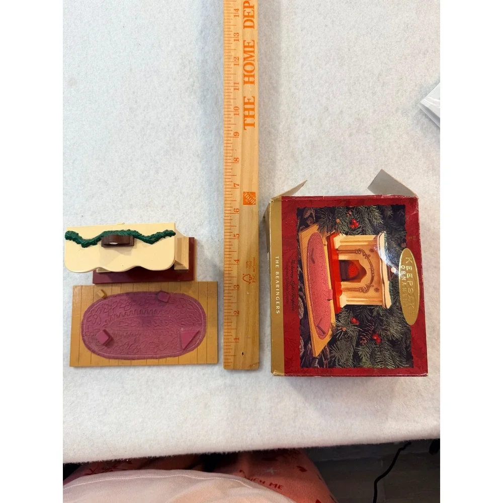 Vintage 1993 Hallmark Bearinger Flickering Light Fireplace Tabletop Display READ